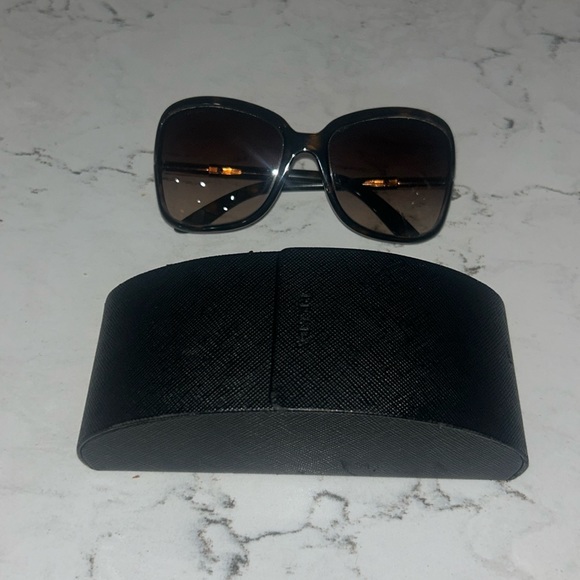 Prada authentic sunglasses - Picture 2 of 6